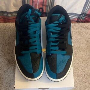 Jordan Black and Teal Sneakers S9.5 W